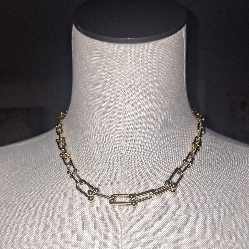 Elegant Gold Chain Necklace - Picture 2 of 5